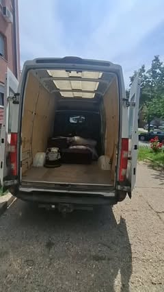 Otvoren teretni kombi VivaTransport spreman za prevoz robe